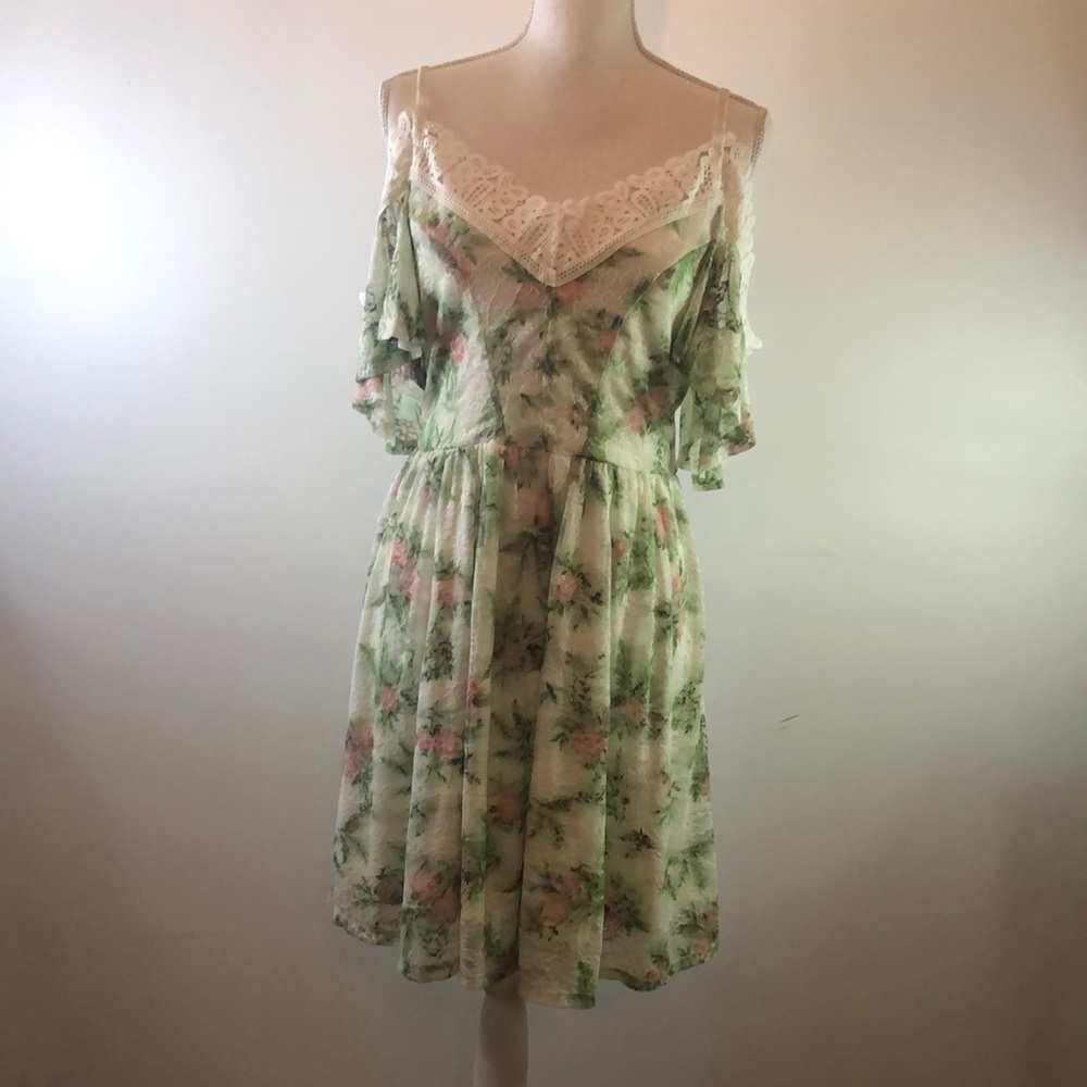 Disney Princess Laurel off the shoulder lace dress size large